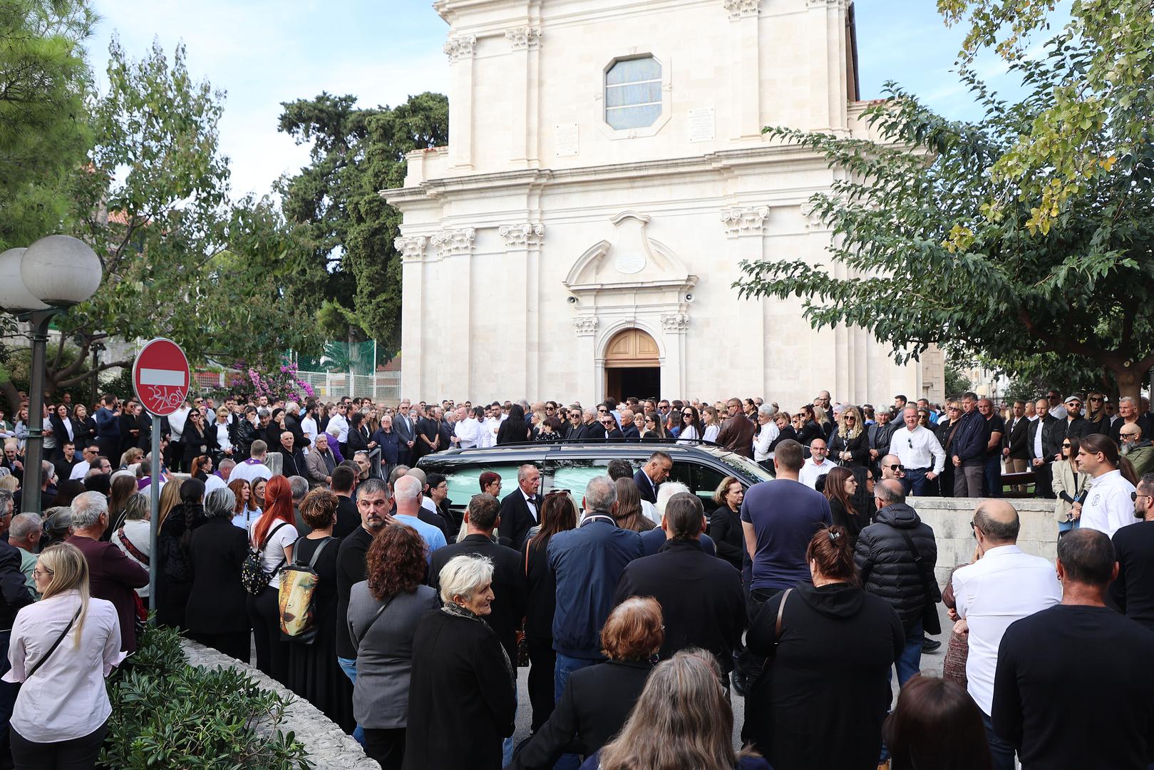 Gradonačelnik Kaštela Denis Ivanović donio je odluku da se 11. listopada proglasi Danom žalosti na području Kaštela povodom stradavanja braće Roka i Andrije Kovačev koji su poginuli u Julijskim Alpama na planinarenju u Sloveniji.