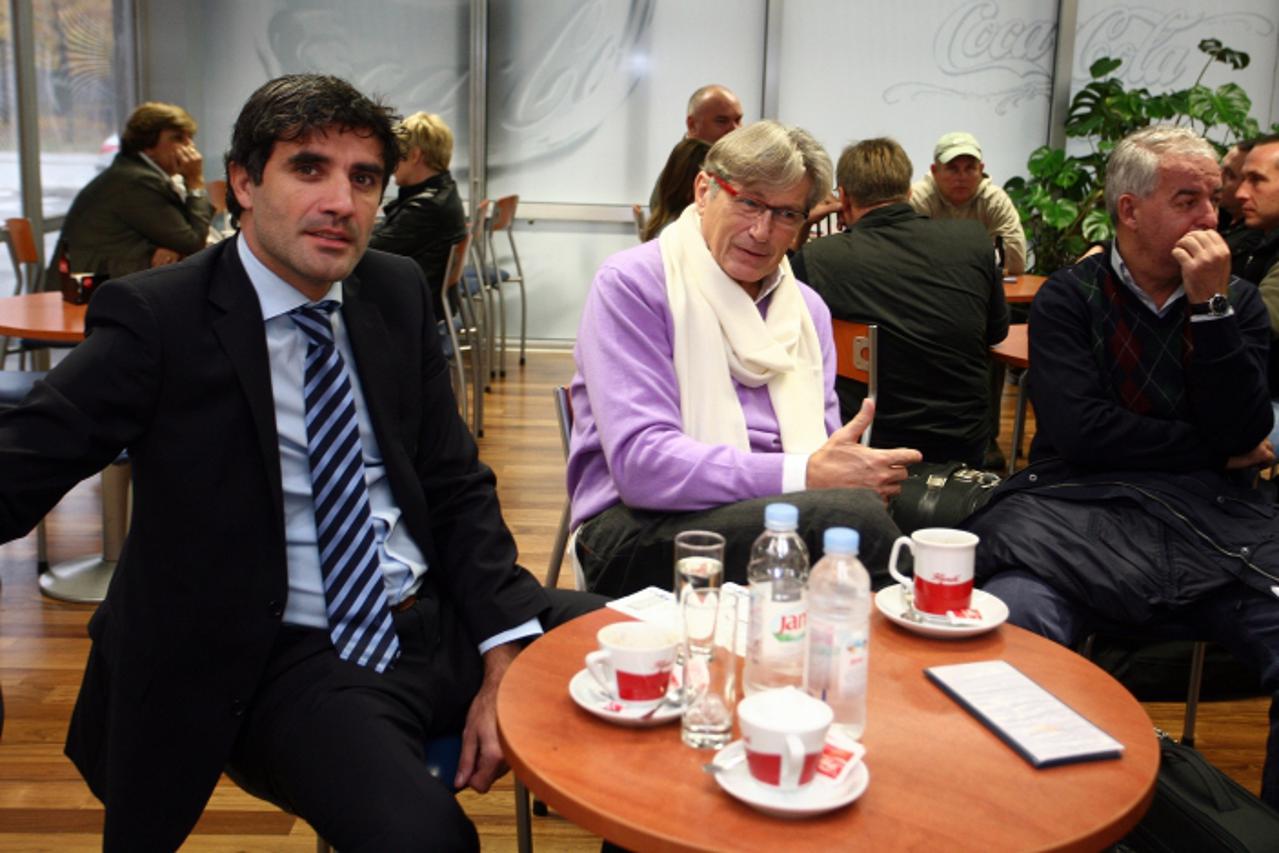 \'03.11.010., Zagreb - Pleso, zracna luka Zagreb, odlazak nogometasa Dinama u Bruggeu, zoran Mamic, Tomo Horvatincic. Photo: Zarko Basic/PIXSELL\'