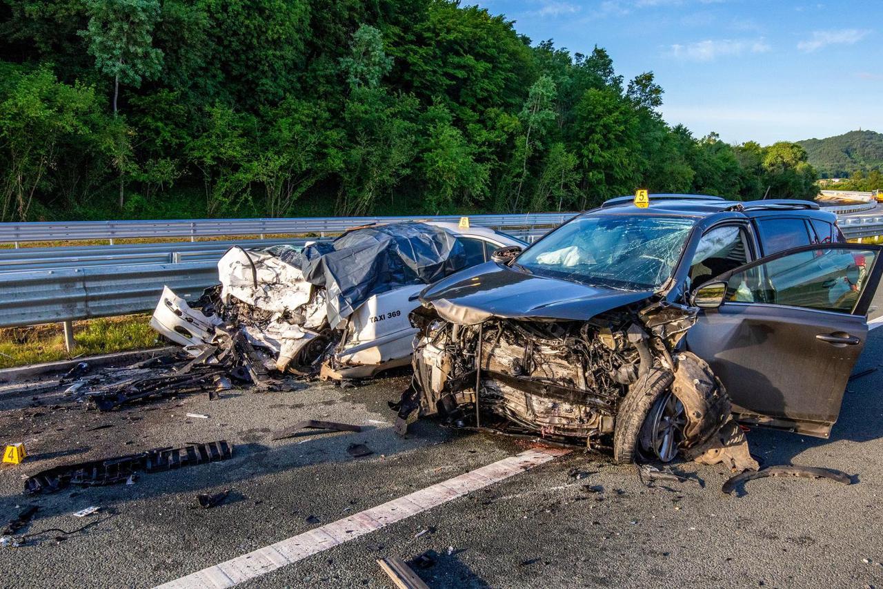 Pula: U prometnoj nesreći poginula jedna osoba, dvoje teško ozlijeđenih