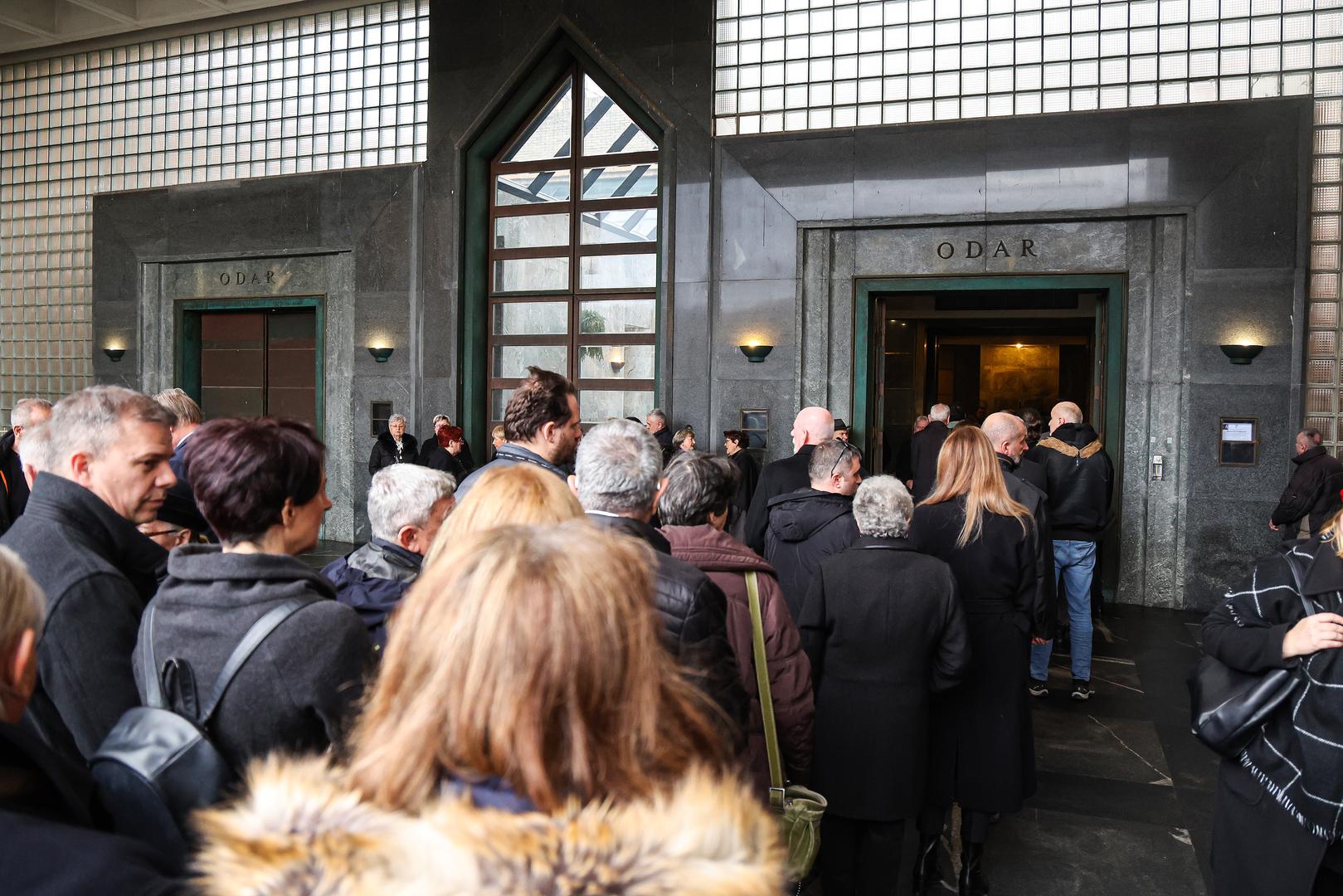 Od dječaka koji je sanjao o glazbenoj karijeri do umjetnika koji je održao stotine humanitarnih koncerata, njegov život bio je prožet ljubavlju prema glazbi i želji da kroz nju dotakne srca ljudi.