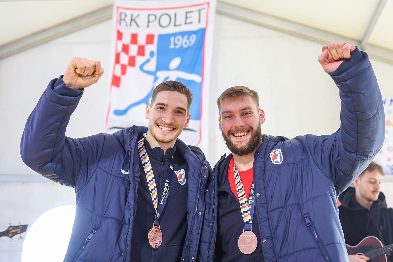 Do?ek bron?anih rukometaša Raužana i Kuzmanovi?a u Brckovljanima