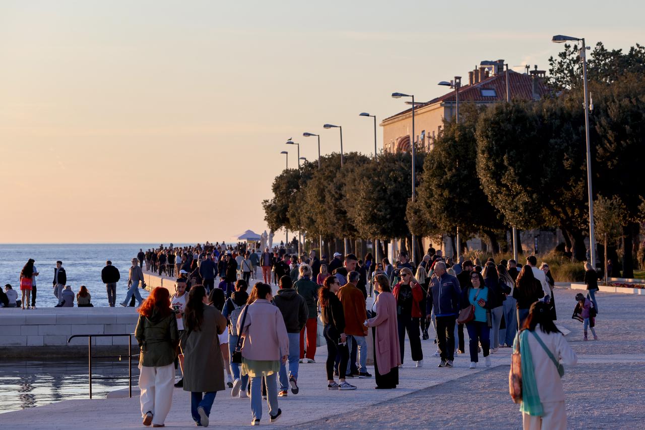Zadar: Uskrsni smiraj dana na zadarskoj rivi