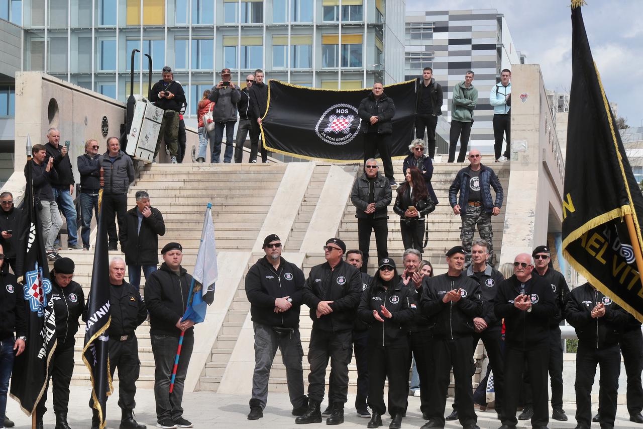 Split: Polaganjem vijenaca i paljenjem svijeća obilježena 34. godišnjica osnutka IX Bojne HOS-a