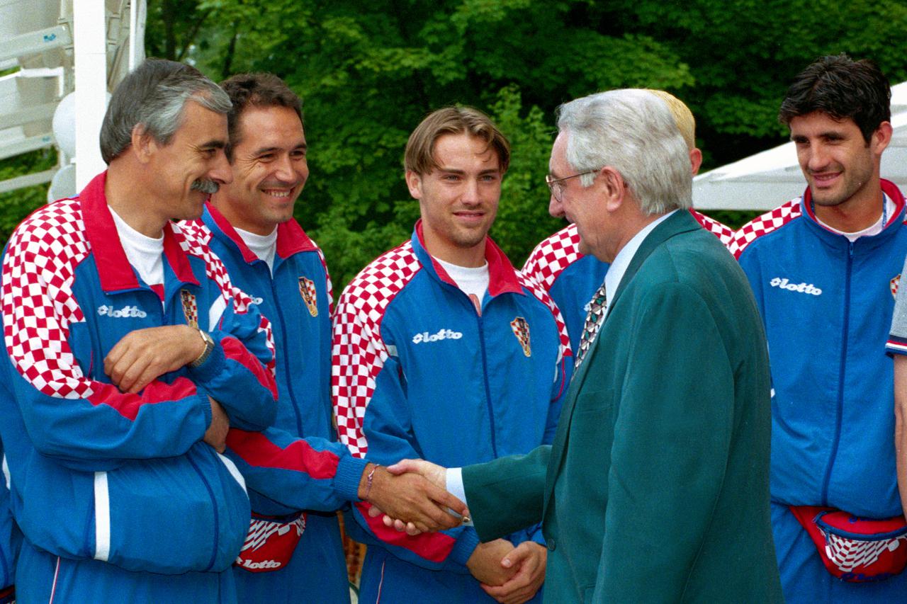 Chantilly: 1998., Franjo Tu?man posjetio nogometne reprezentativce na SP-u