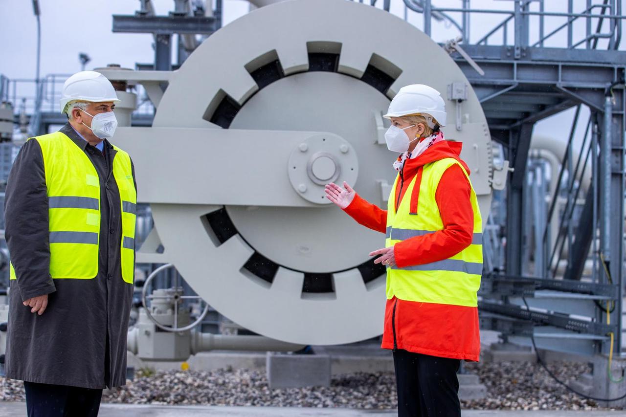 Schwesig and the Russian ambassador at Nord Stream 2