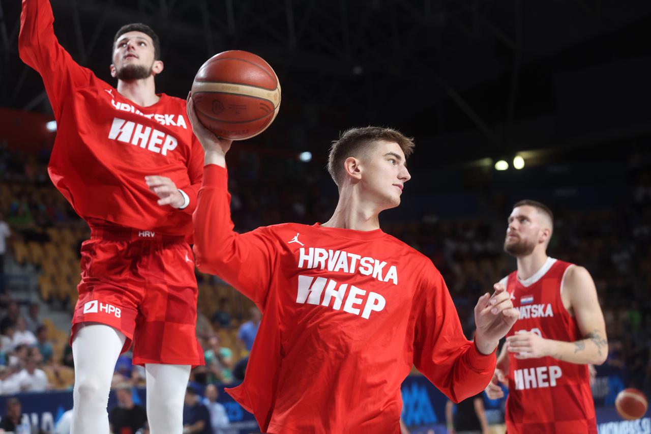 Košarkaši Slovenije svladali su Hrvatsku 94:88 u pripremnoj utakmici za Eurobasket