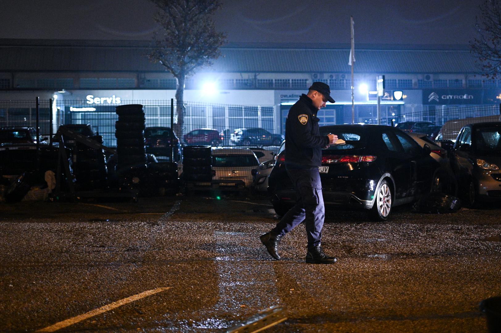 "Oko 17:45, vozilo je naletjelo na četiri parkirana vozila i ogradu", doznajemo u zagrebačkoj policiji