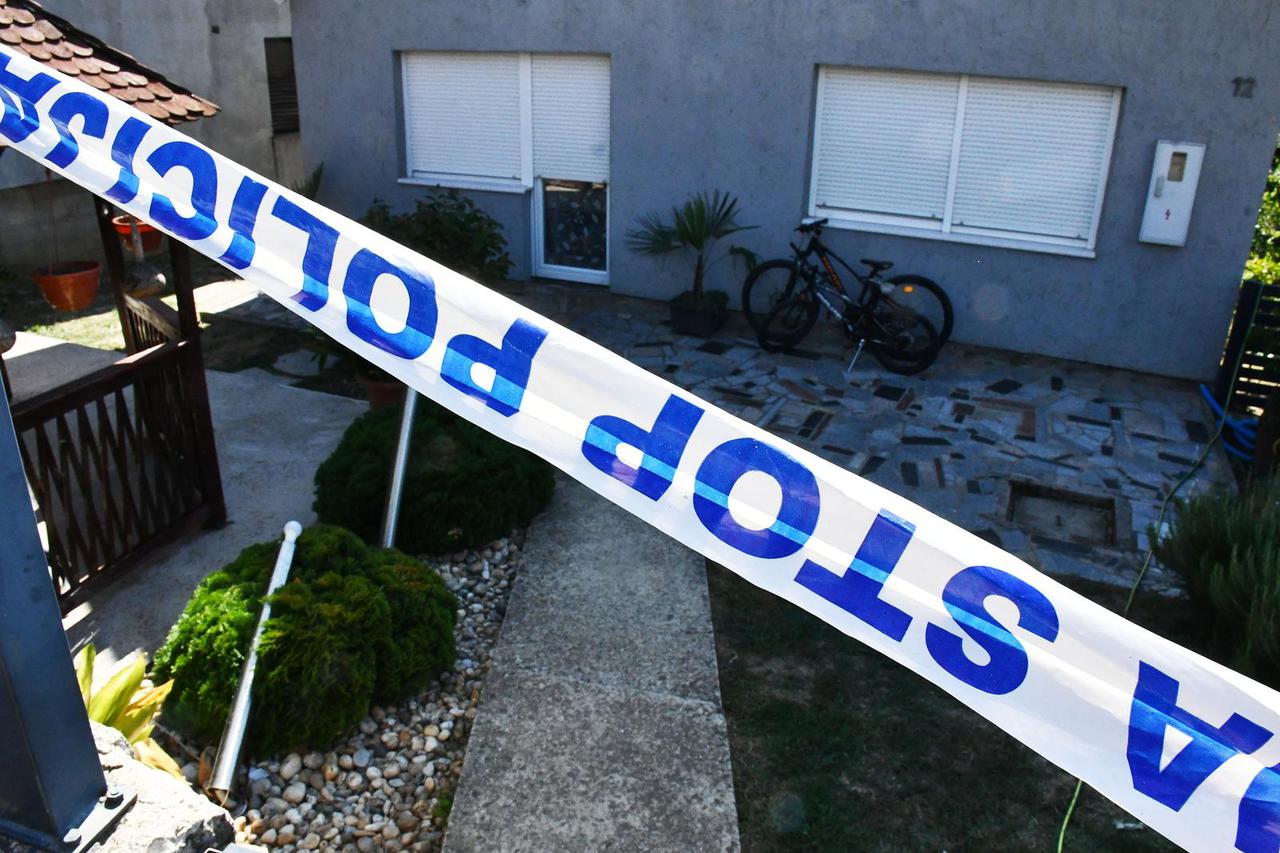 Mjesto stravičnog ubojstva žene u Slatini okruženo je policijskim trakama