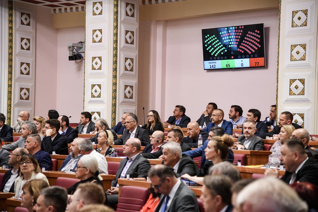 Zagreb: Izglasan prijedlog vladajuće većine, Milanovićevi i oporbeni nisu prošli