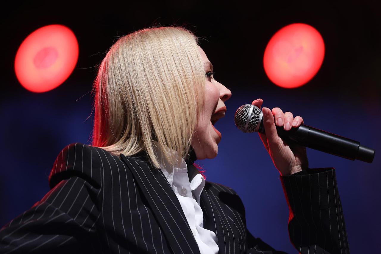 Samobor: Jelena Rozga zabavljala okupljene na Fašniku