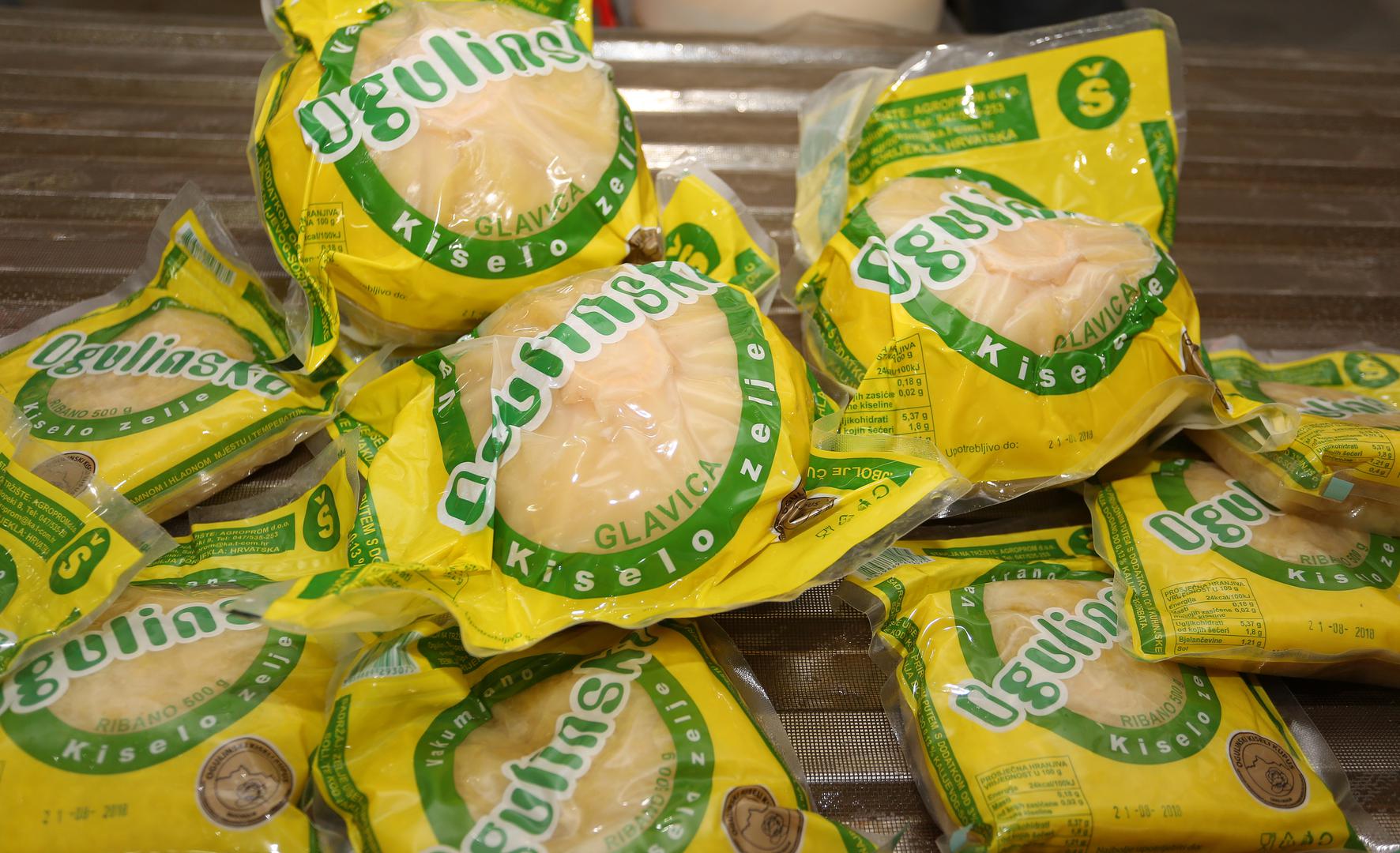 5. Ogulinsko kiselo zelje/Ogulinski kiseli kupus - proizvod je dobiven prirodnom fermentacijom svježeg kupusa autohtone sorte ogulinski. Posebnost mu daju specifična svojstva koja ga razlikuju od drugih sorti, poput duge stabiljke glavice s mnogo tankih i savitljivih žutih listova s tankim lisnim žilama. Njegova kvaliteta najvećim dijelom proizlazi iz posebnih karakteristika tipa tla ogulinskog područja te ogulinske klime.