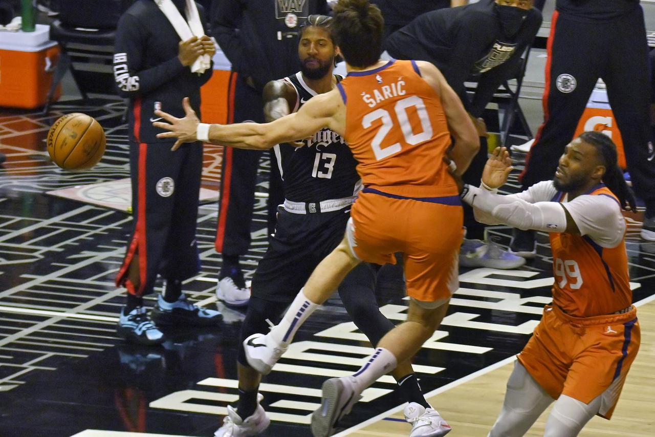 Clippers Beat Suns in Game 3 to Cut Series Defocit in Half