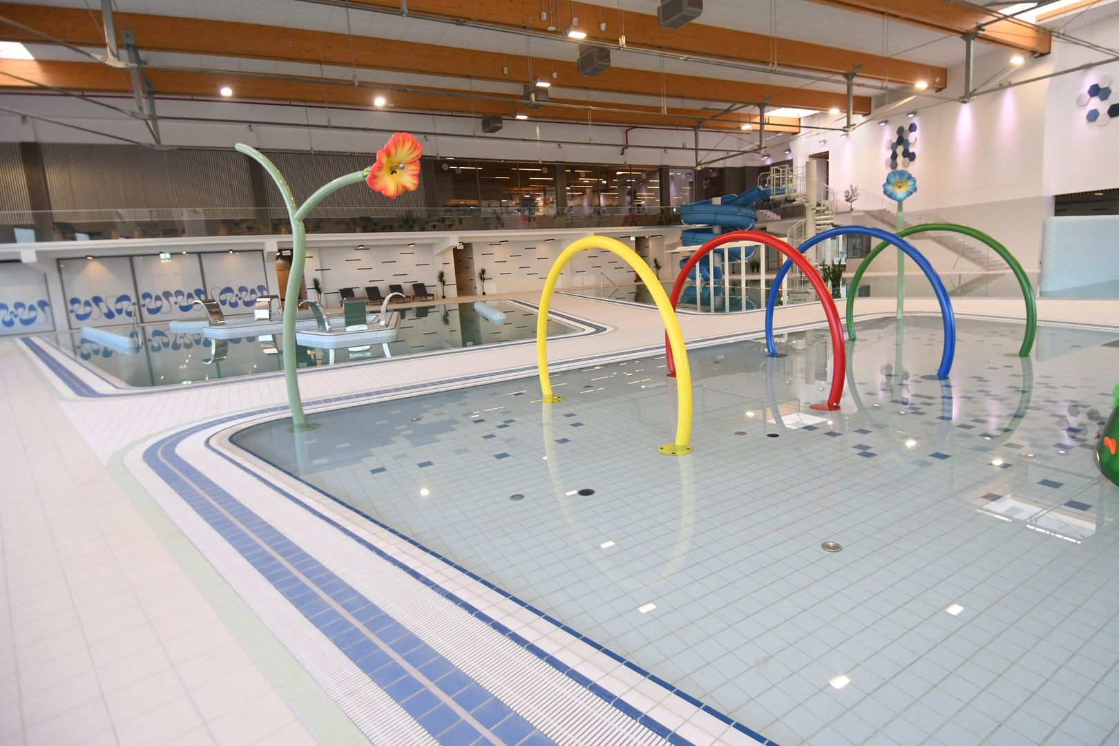 Wellovar je izgrađen kao geotermalni sportsko-rekreacijski kompleks, a u njemu se nalazi ukupno deset bazena – pet unutarnjih i pet vanjskih, među kojima je i olimpijski bazen. 