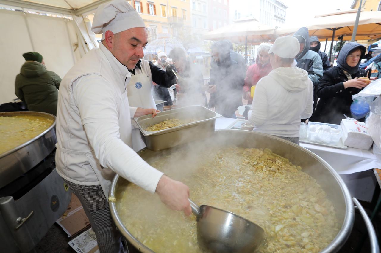 Rijeka: Na Badnjak građanima se dijeli bakalar na gulaš i na bijelo
