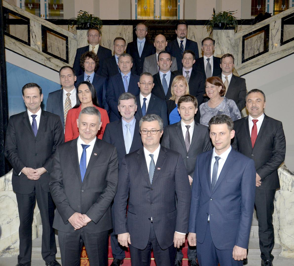 Crnoja, koji je u Ministarstvu branitelja zamijenio Predraga Freda Matića, izazvao je pozornost i kada je na primopredaji dužnosti pozvao biskupa Vladu Košića da blagoslovi zgradu Ministarstva. Dok je biskup škropio prostorije, Crnoju su okupljeni dočekali sa suzama i zagrljajima. 