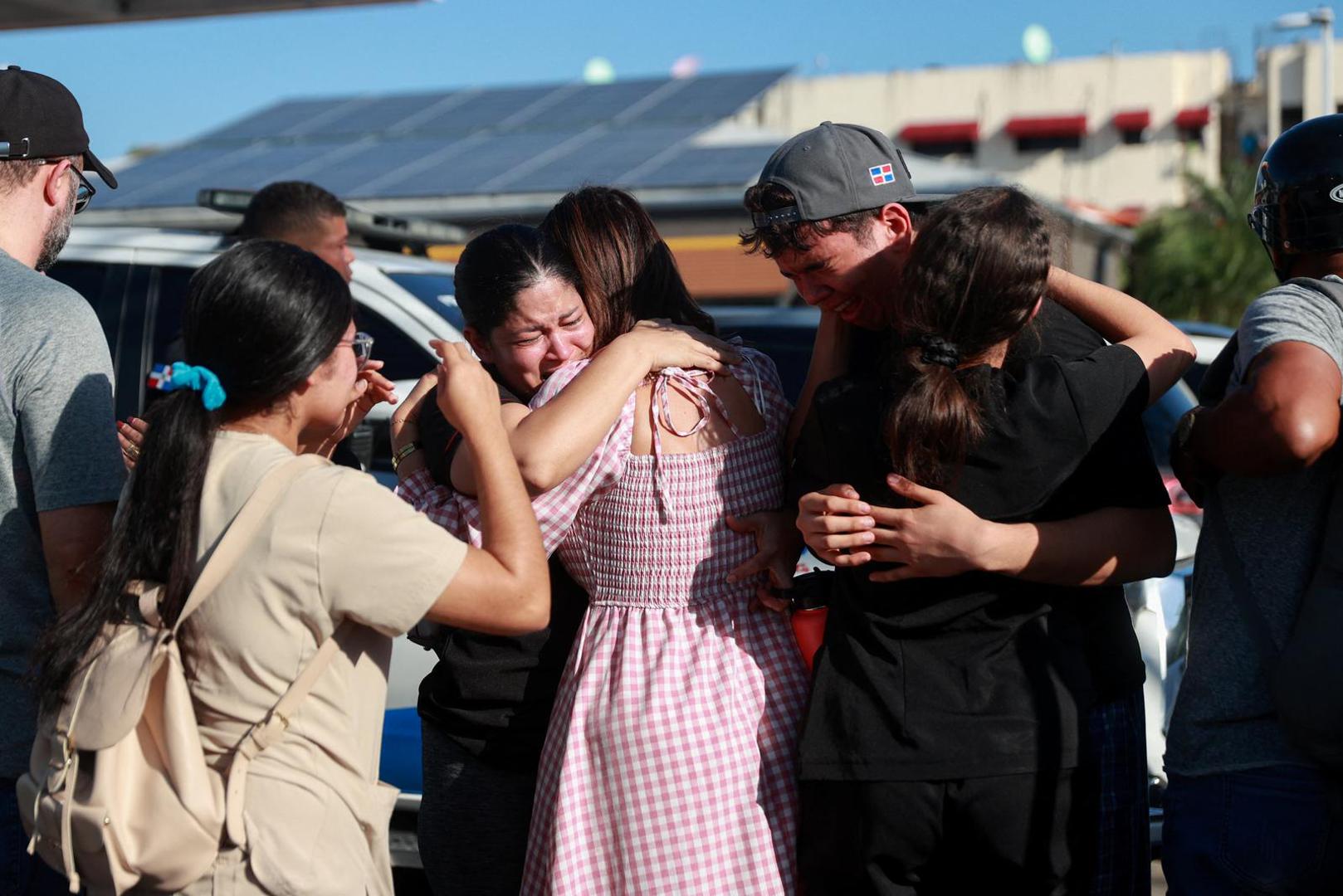 Najmanje 160 ljudi je ozlijeđeno, a spasioci traže preživjele u ruševinama kluba Jet Set u Santo Domingu, rekao je Juan Manuel Mendez, direktor Centra za hitne operacije, prenosi Newswire.
