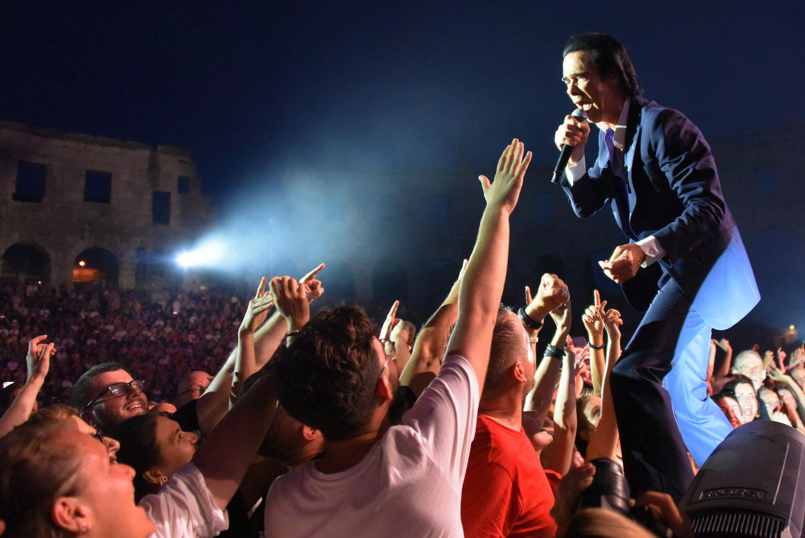 Glazbene legende Nick Cave & The Bad Seeds prvi put su nastupili u pulskoj Areni, održavši 4. i 5. kolovoza dva rasprodana koncerta
