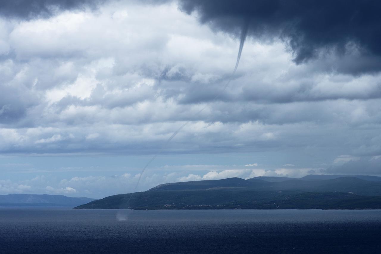 Makarska: Pijavica u Bračkom kanalu