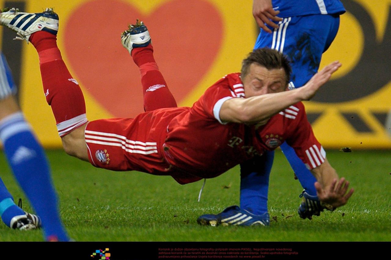 '24.03.2010, Arena AufSchalke, Gelsenkirchen, GER, DFB Pokal, Schalke 04 vs  FC Bayern Muenchen im Bild Freiflig Ivica Olic (Bayern #11)  Foto U\\u0300 nph /  Kokenge'