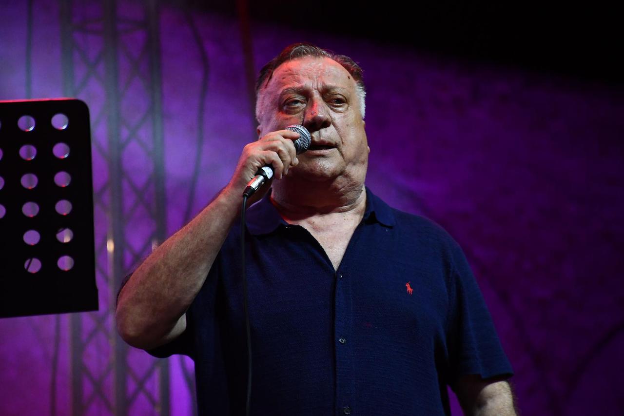 Umro je Halid Bešlić