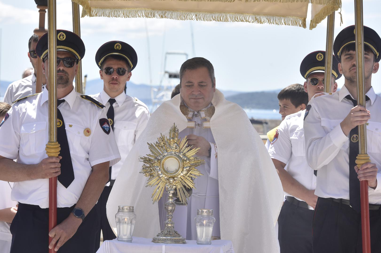 U hrvatskim krajevima Tijelovo je poznato i pod nazivima Brašančevo, Tilovo, Božji dan, Brošančevo i Brešančevo. Naziv Brašančevo potječe od riječi „brašno“, od kojega se pravi kruh koji u euharistiji simbolizira Kristovo tijelo. 