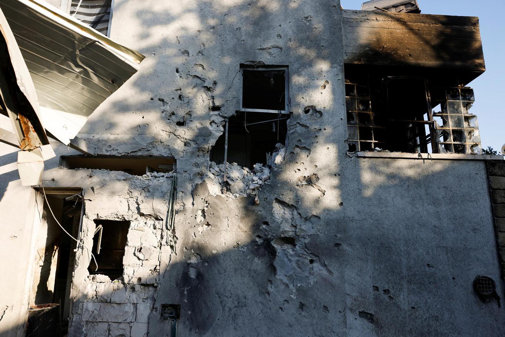 A view of a damaged building after rockets were launched from the Gaza Strip, in Ashkelon, Israel October 7, 2023. REUTERS/Amir Cohen Photo: AMIR COHEN/REUTERS