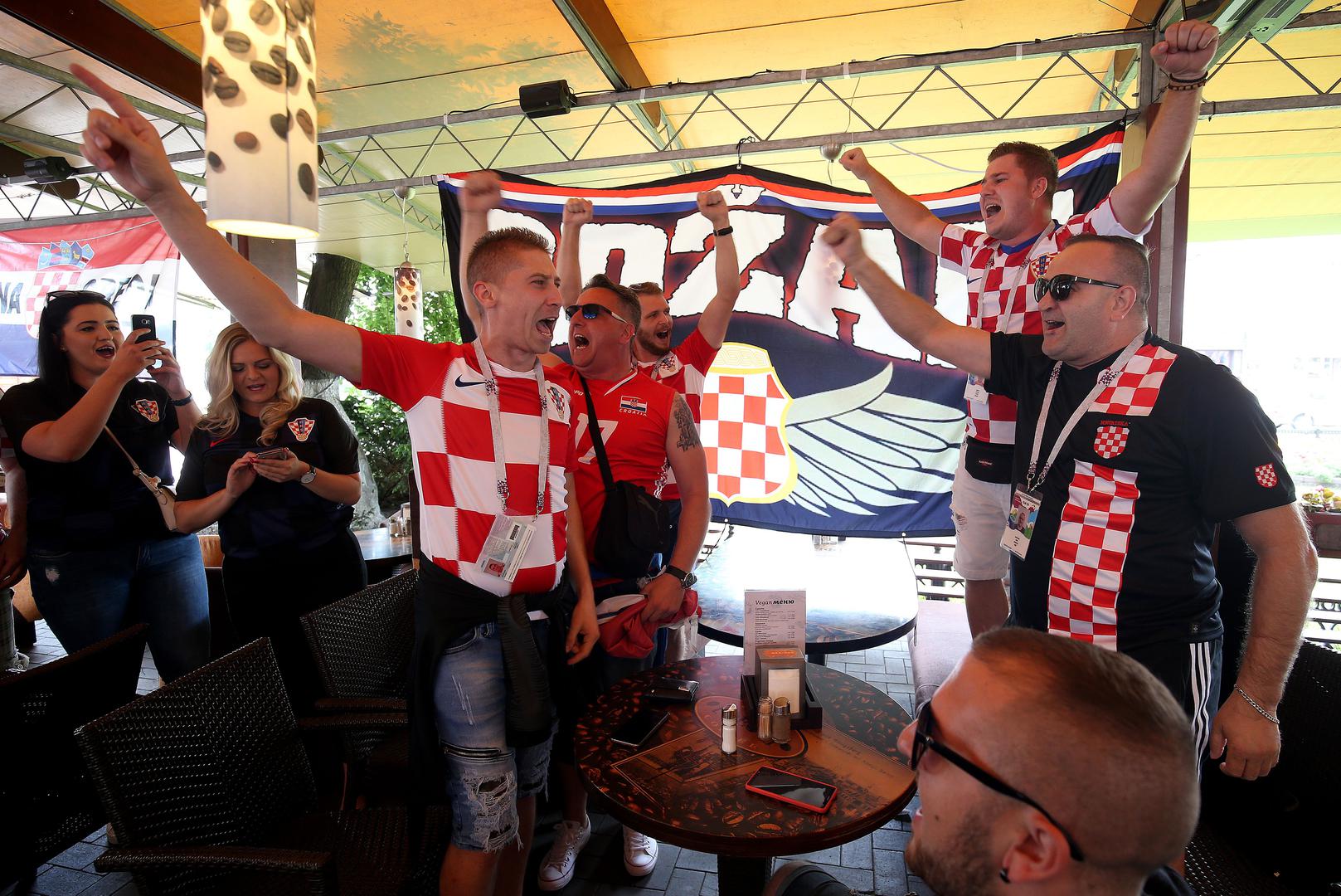 Iako utakmice protiv Nigerije igra tek sutra, hrvatski navijači okupirali su već danas Kalinjingrad.