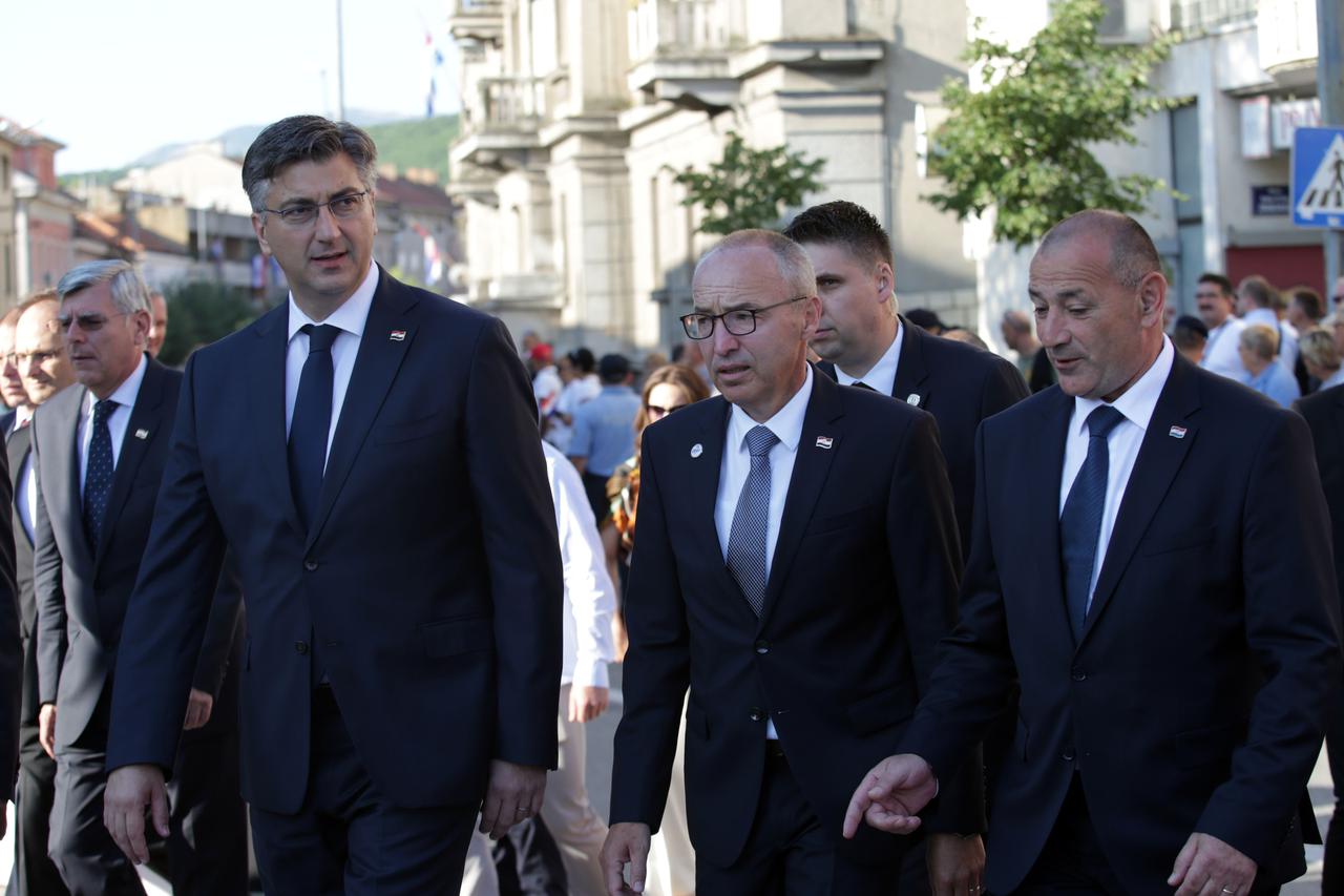 Dolazak državnih dužnosnika na Trg Oluje na svečanost obilježavanja Dana pobjede i domovinske zahvalnost