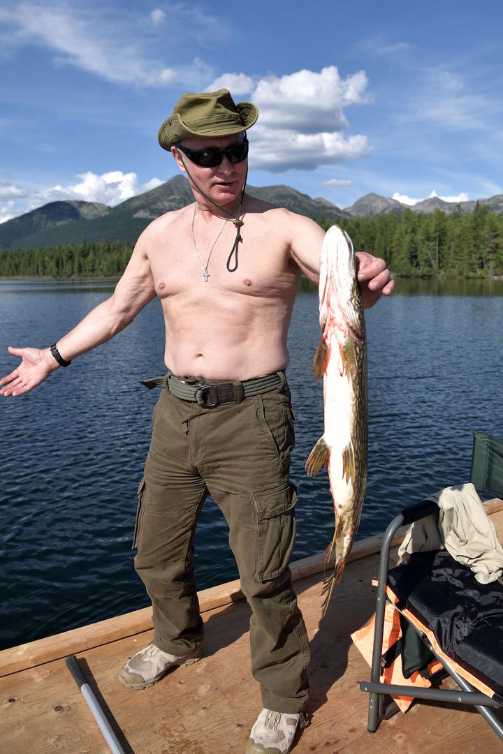 "Voda u jezeru nikada nije toplija od 17 stupnjeva, ali to nije spriječilo predsjednika da zapliva", rekao je novinarima glasnogovornik Kremlja.
