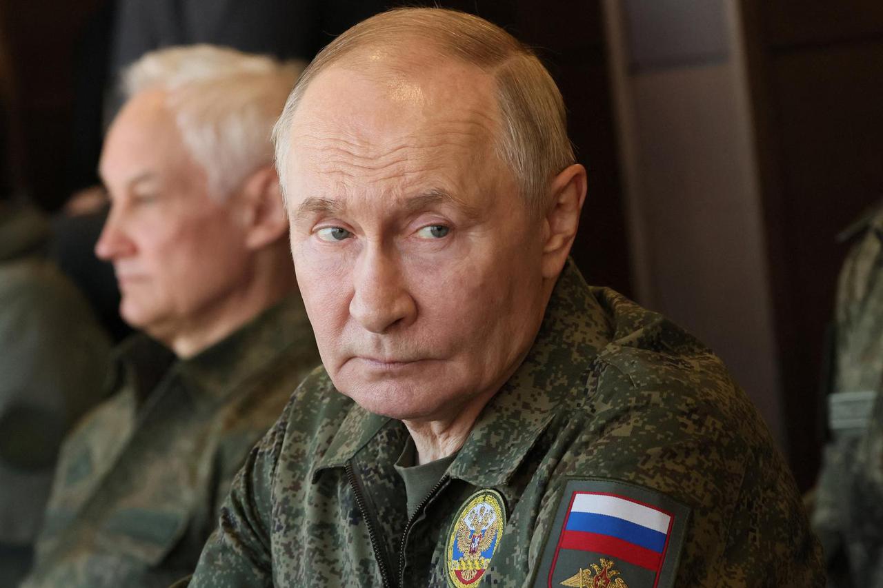 Russian President Putin observes Zapad-2025 military exercises in Nizhny Novgorod region