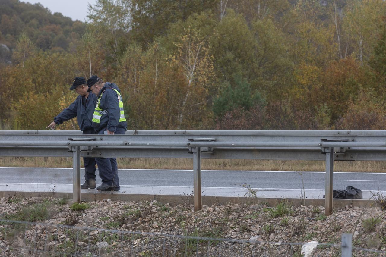 Sudar motocikla i kombija kod Gospića, poginulo dvoje ljudi