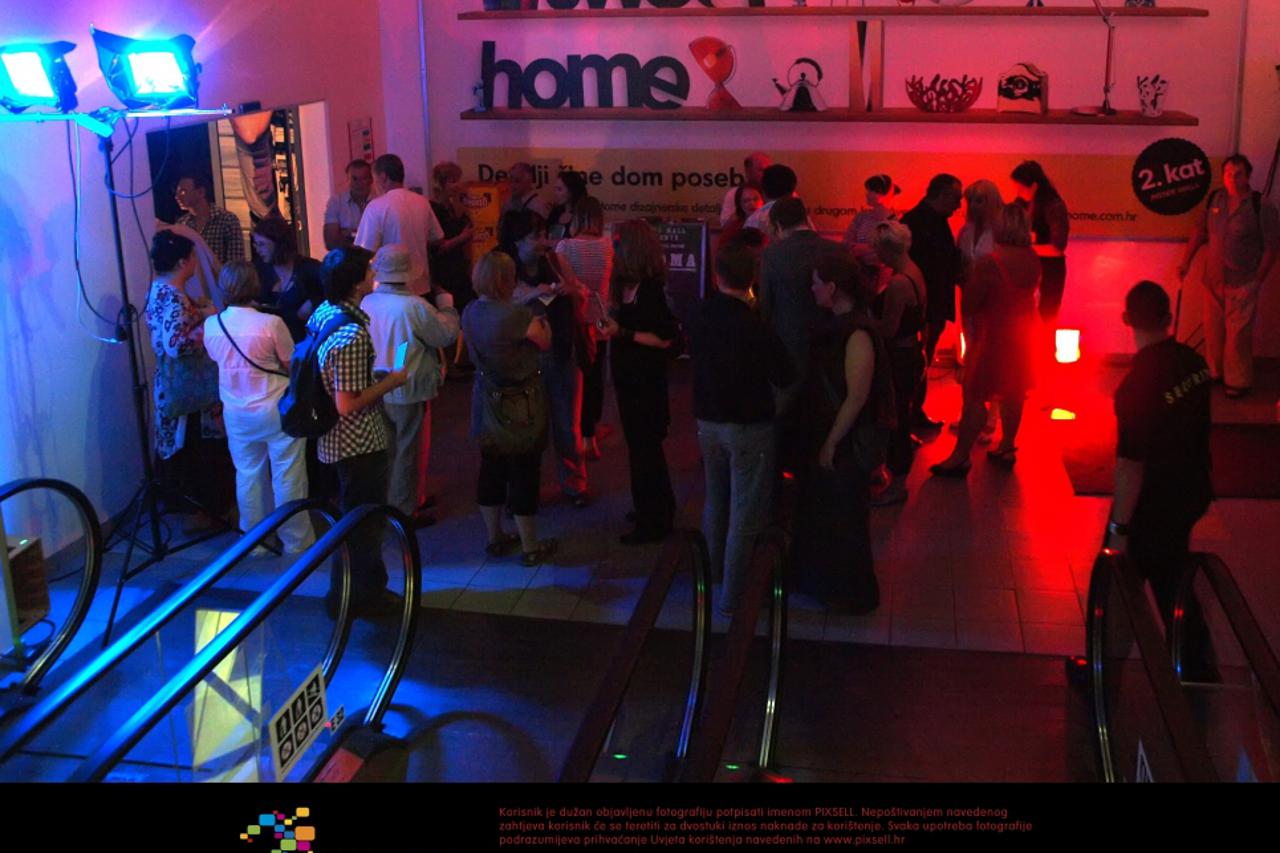 Saloma u Avenue Mallu 