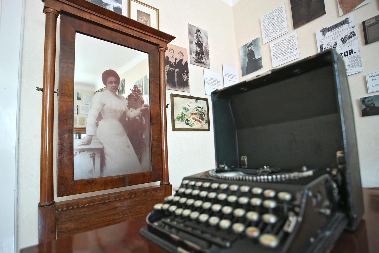 Zagreb: Memorijalni stan Marije Juri? Zagorke