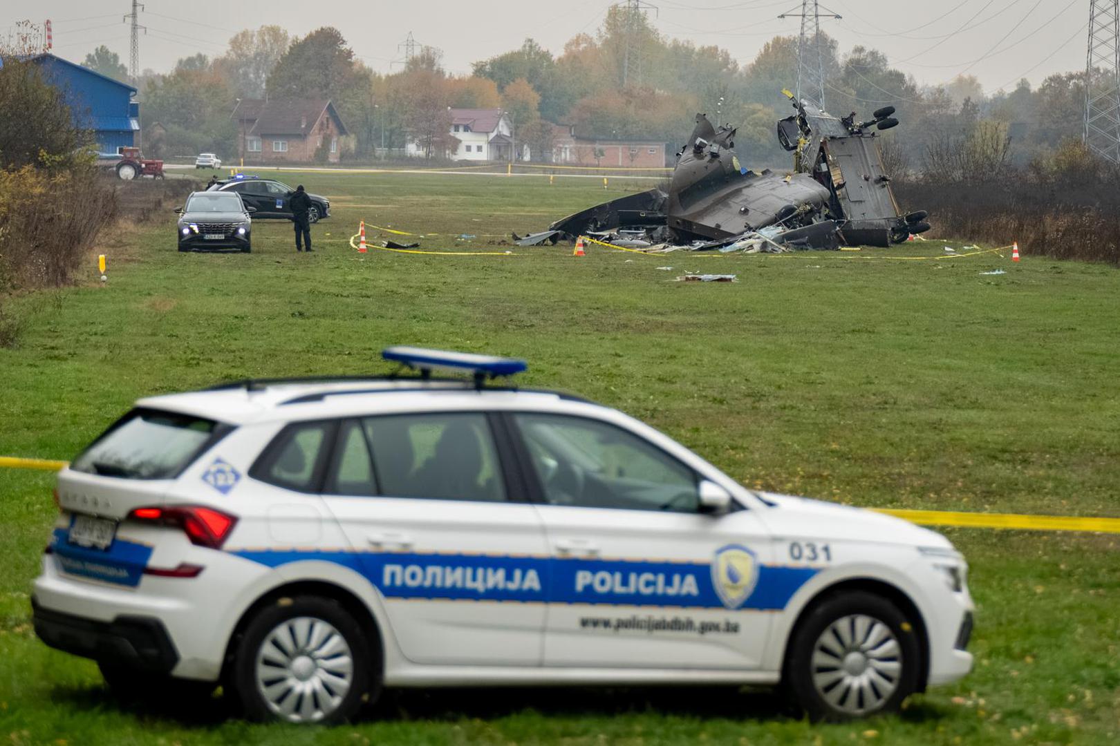 Prema dostupnim informacijama, u helikopteru tipa CH-47 Chinook, koji se srušio u naselju Gorice kod Brčkog, bilo je 15 osoba. Uz četvero poginulih 11 je ozlijeđenih, no nitko od njih nije u životnoj opasnosti.