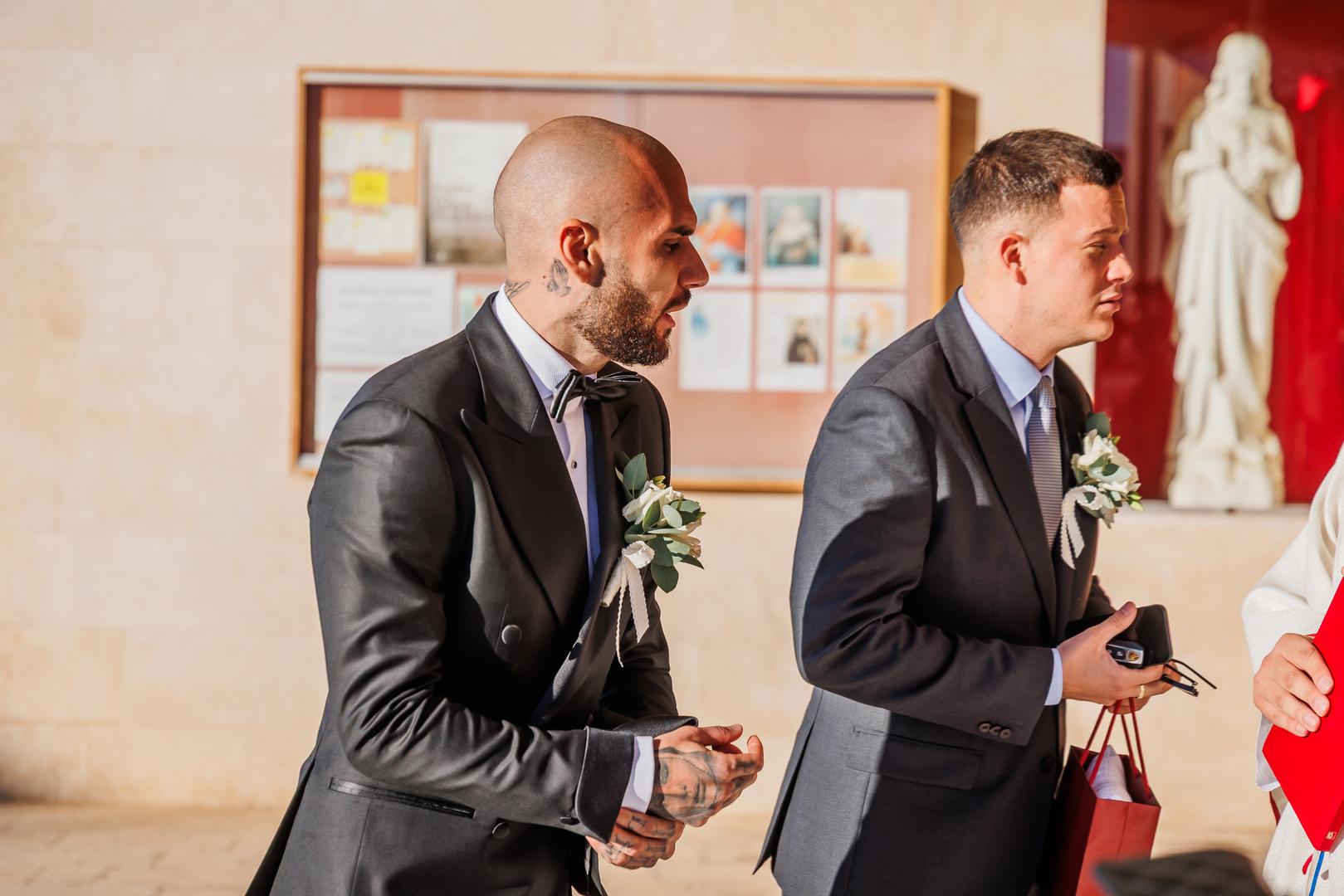 Kalik je rođen u Australiji, a porijeklom je s Korčule; u Hajduk se vratio 2022. godine, dok Glavaš već više od deset godina vodi modni brend Anovi.