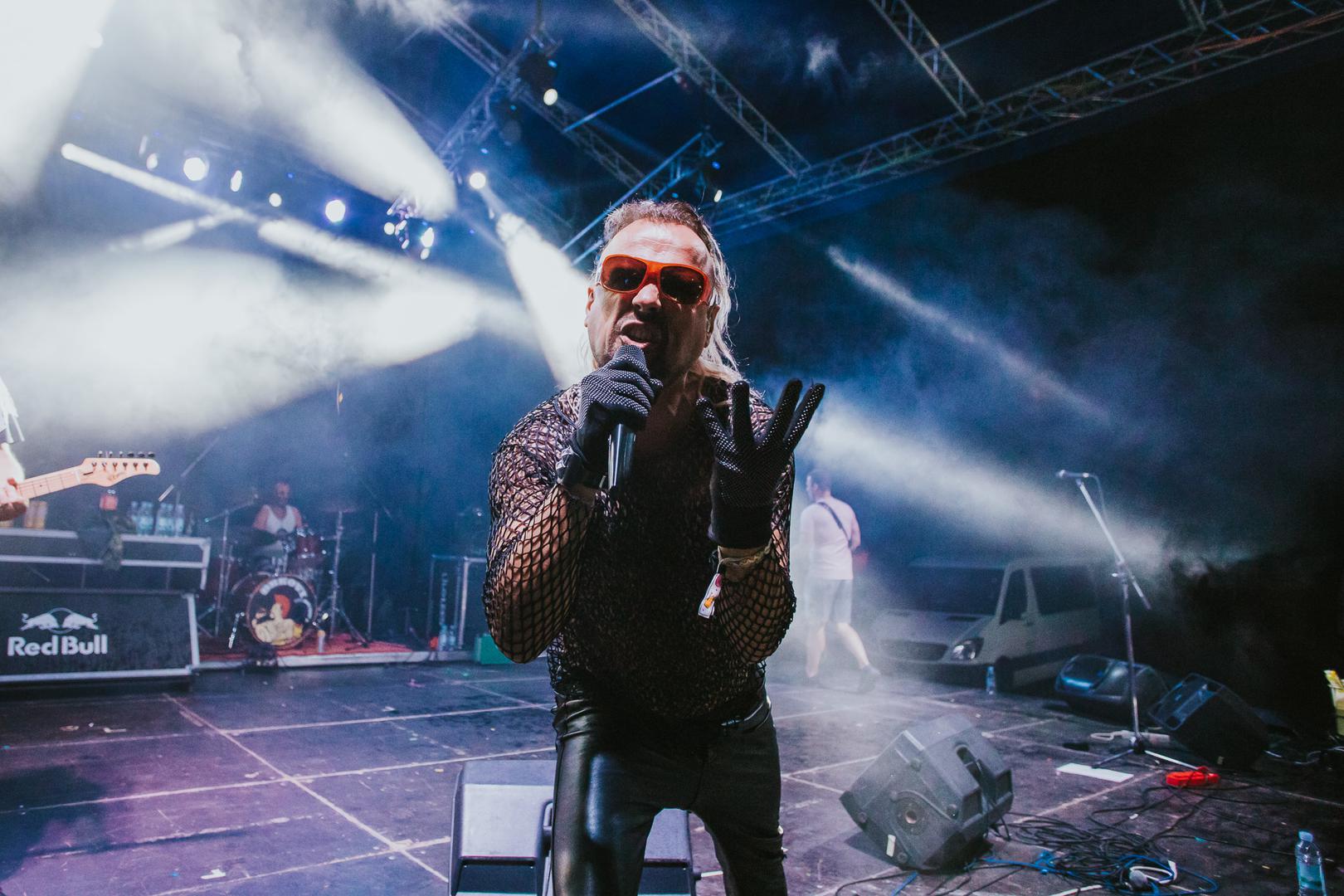 Više od 50 izvođača na čak šest pozornica povijesni je rekord festivala - Josipa Lisac, Goran Bare i Majke, Urban&4, Vojko V, Edo Maajka, Partibrejkers, Krankšvester i mnogi drugi očarali su publiku koja je od 1. do 5. kolovoza, u četiri dana i noći živjela u nesvakidašenjem zajedništvu.