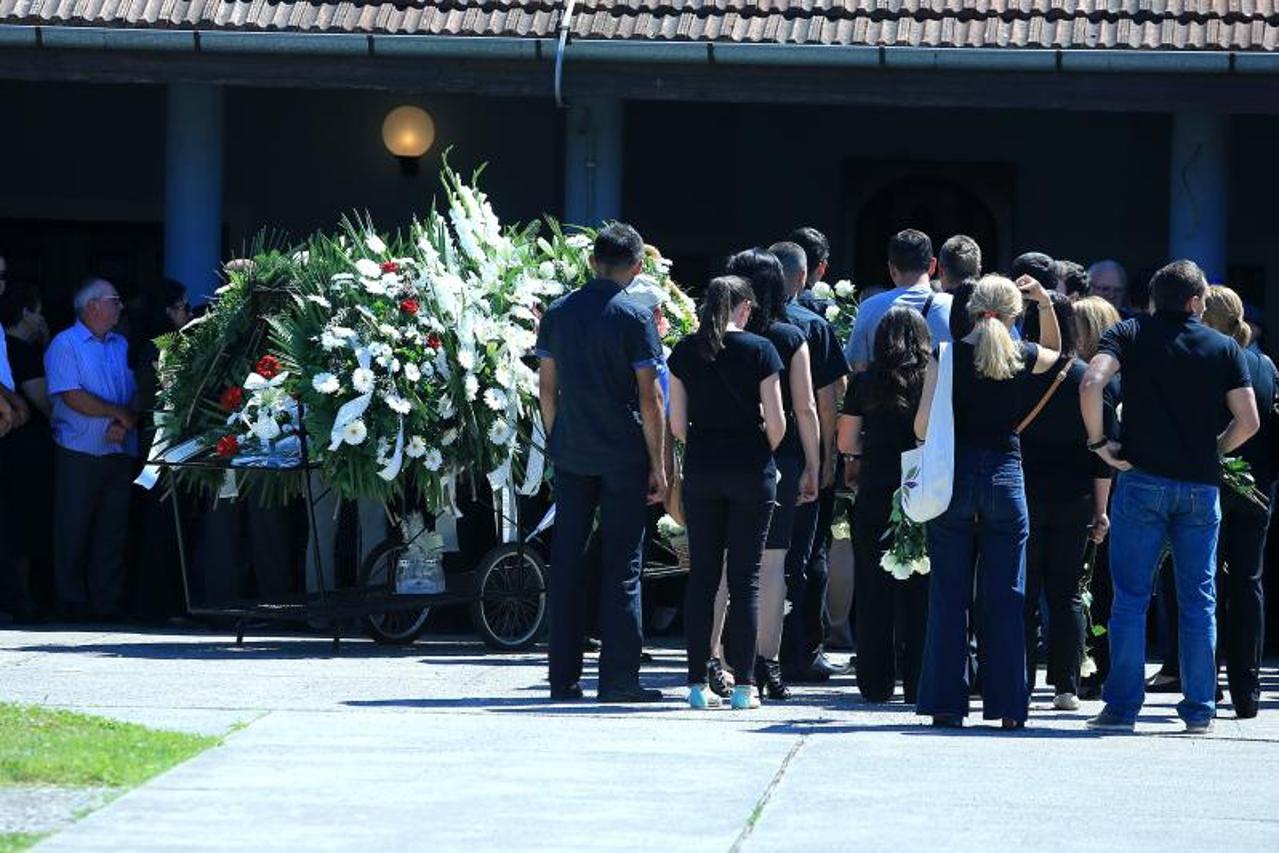 Sprovod Ivane i Patrika Fogadić