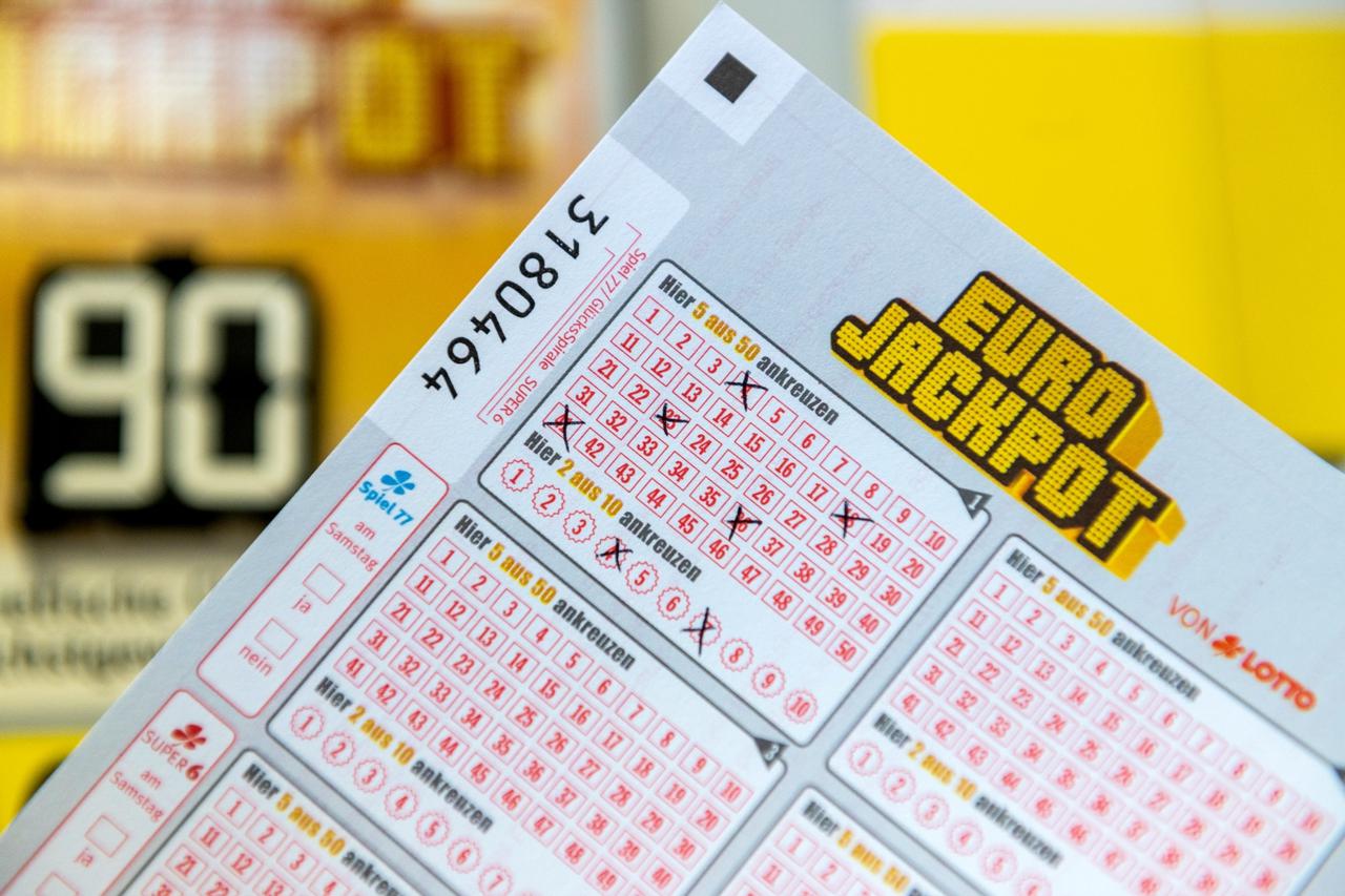 Eurojackpot with 90 million Euro