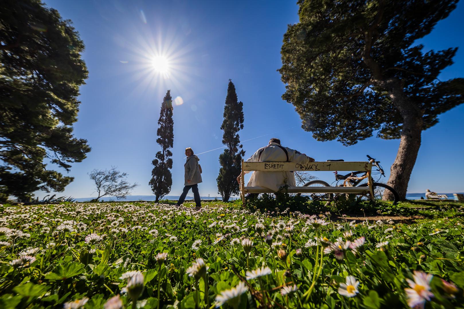 Sustipan je miran park smješten na klifu iznad mora s prekrasnim pogledom i ostatcima nekadašnjeg groblja.