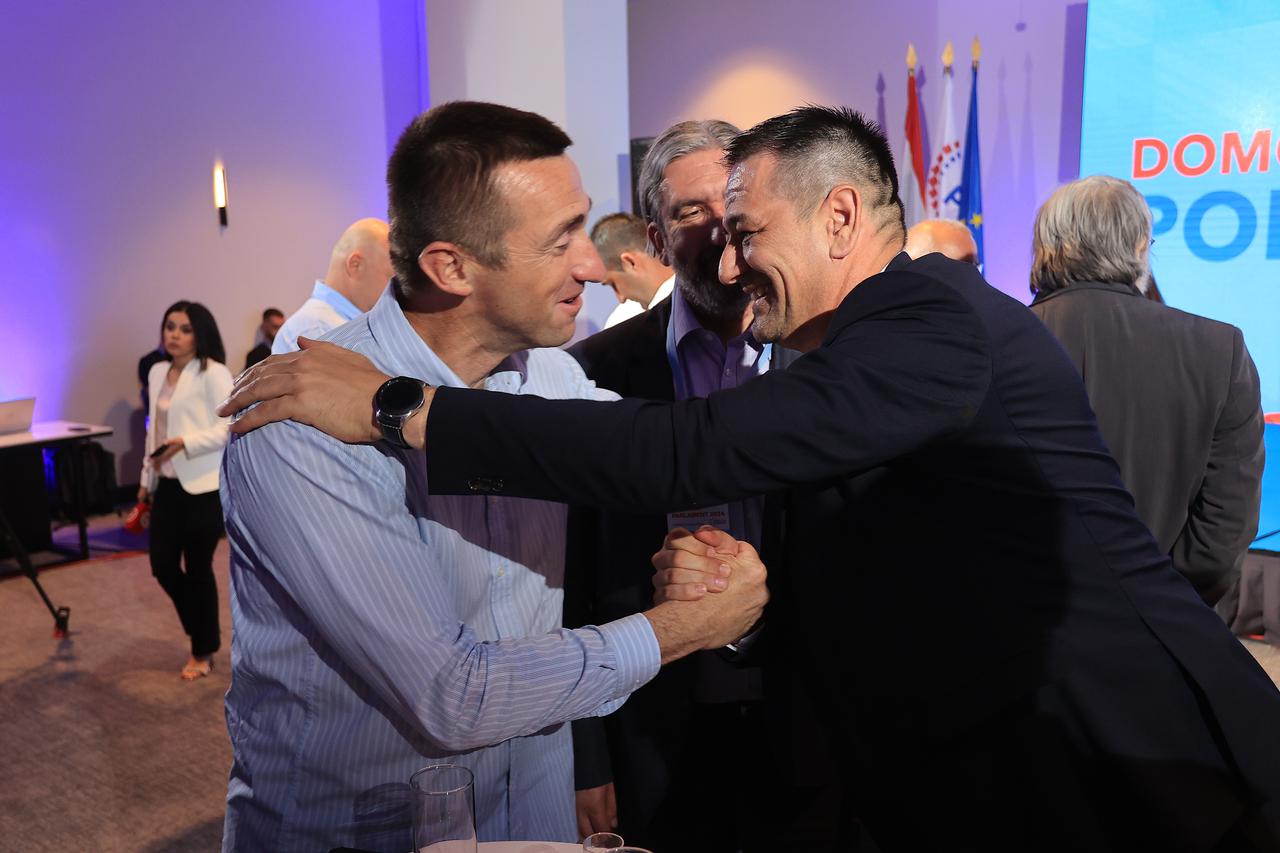 Zagreb: Slavlje u stožeru Domovinskog pokreta nakon prvih rezultata izbora za Europski parlament