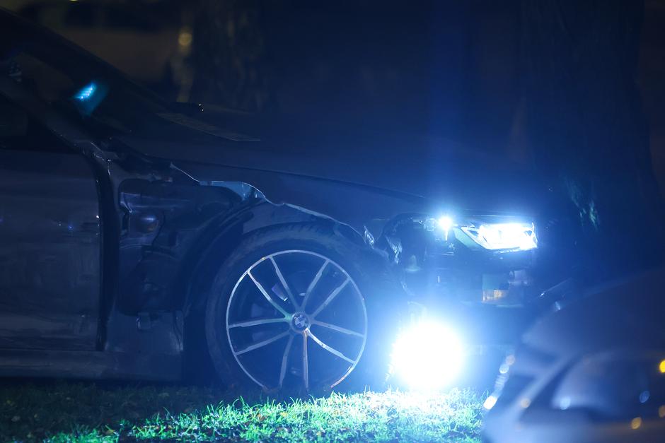 Zagreb: BMW-om uletio u suprotni smjer, izazvao sudar pa pobjegao