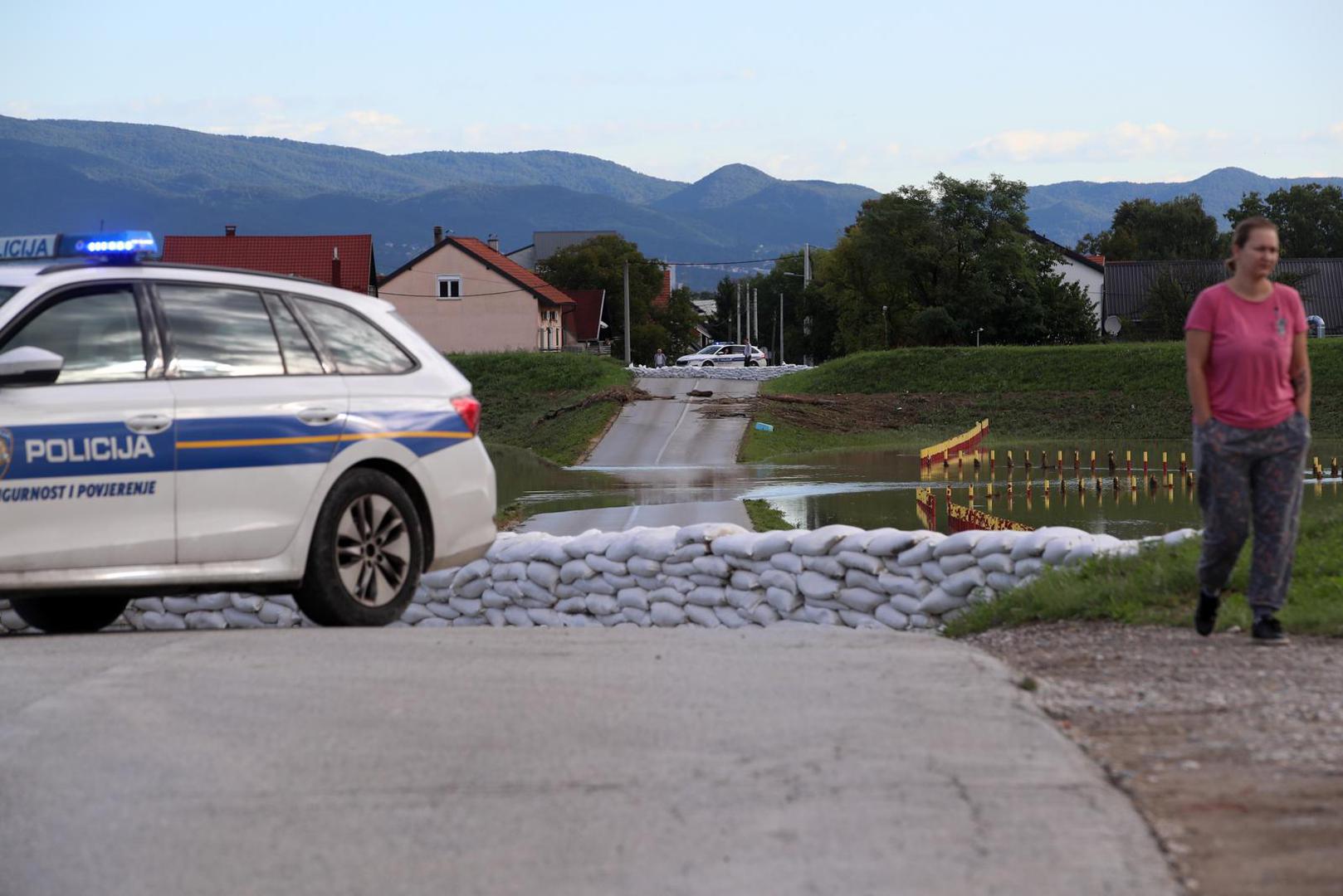 07.08.2023., Zagreb, Botinec - Povlaci se voda iz oteretnog kanala Sava - Odra. Photo: Zeljko Lukunic/PIXSELL