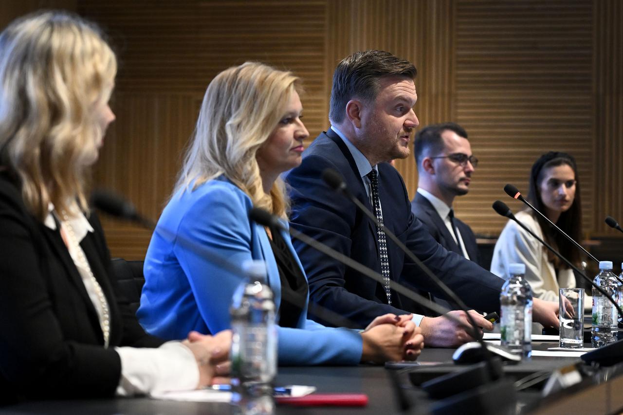 Zagreb: Ministarstvo financija je predstavilo novo izdanje trezorskih zapisa i aplikaciju M-Riznica 
