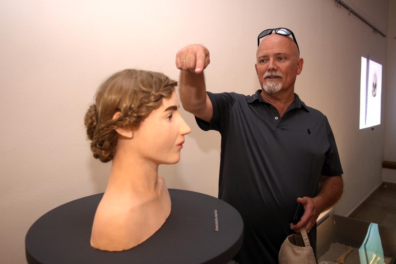 Mich Holland, 'Lica s Rižinica'