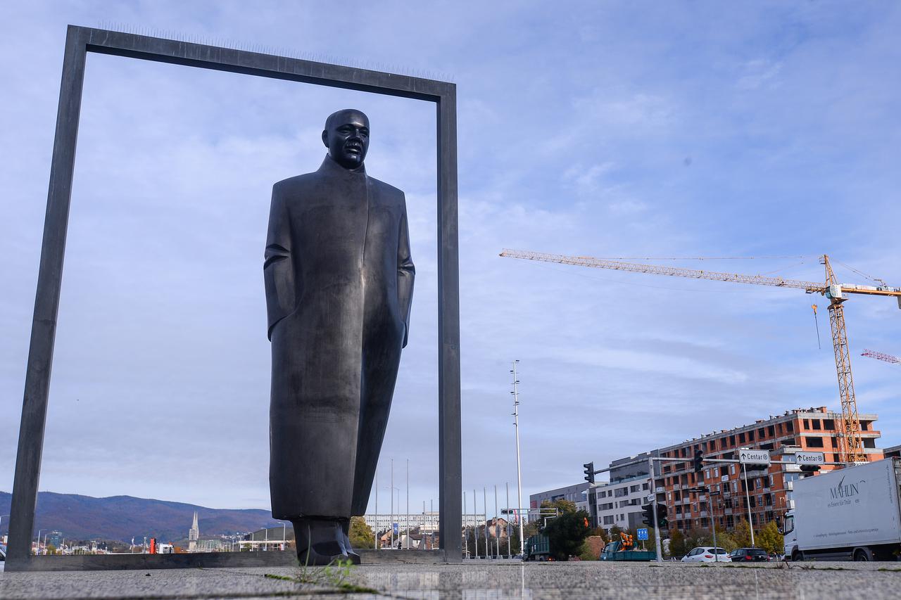 Spomenik Većeslavu Holjevcu u Zagrebu