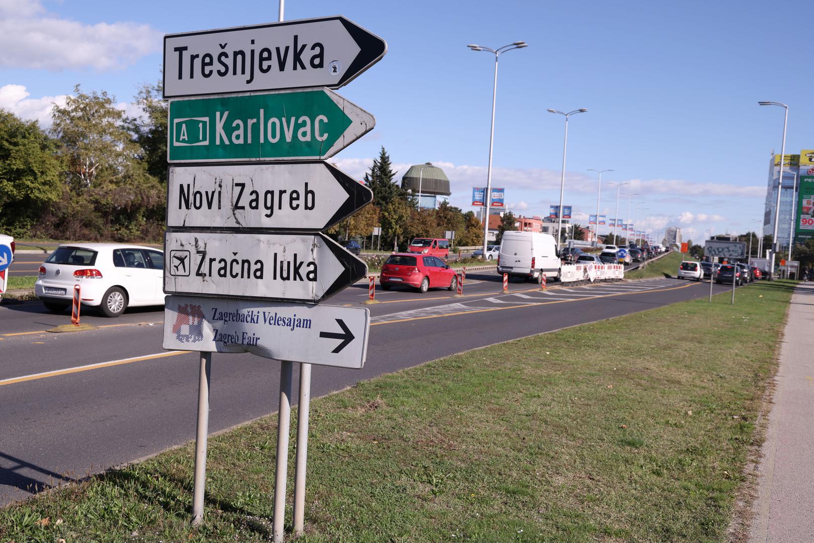 Od utorka ujutro više neće biti moguće nastaviti vožnju ravno kroz raskrižje, kao što je bilo omogućeno za vrijeme obnove, već će se promet odvijati isključivo skretanjem lijevo ili desno u Selsku cestu. 