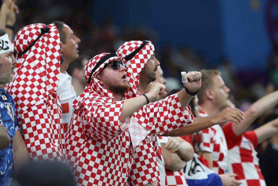 KATAR 2022 - Navijači na utakmici osmine finala između Japana i Hrvatske