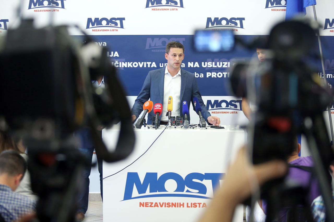 Božo Petrov