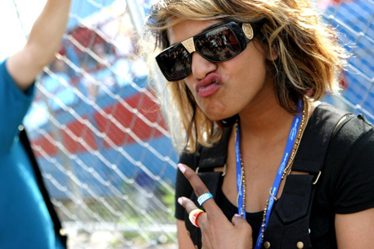 'mia_nnn_kul_031210'