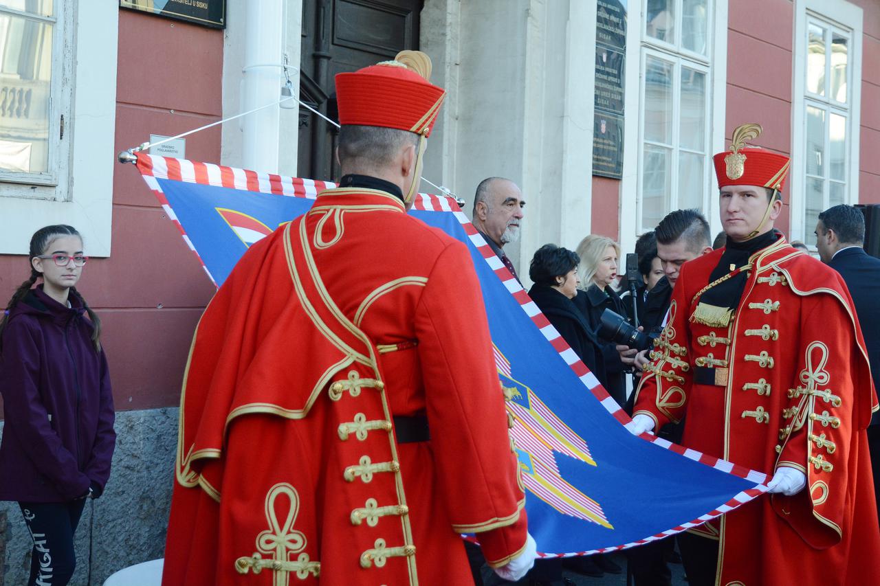Predsjednica Grabar Kitarović izmjestila svoj ured u zgradu Županije